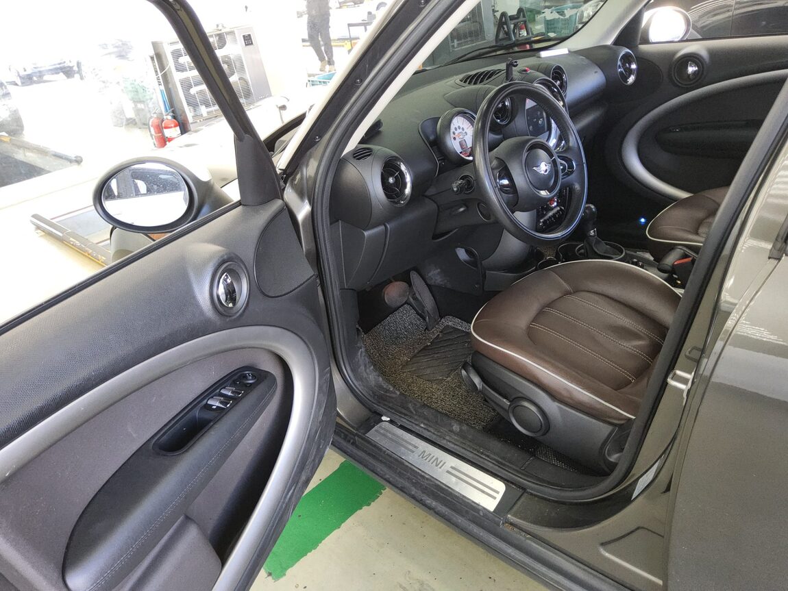 MINI COUNTRYMAN 2.0 D 2013 - zdjęcie 10