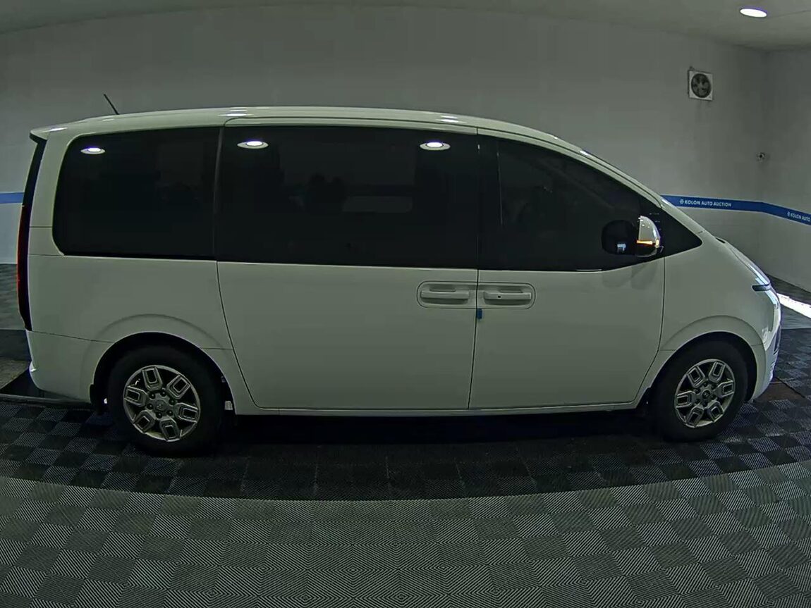 HYUNDAI STARIA 2.2 DIESEL TOURER 11-SEATER 4WD MODERN 2024 - zdjęcie 4