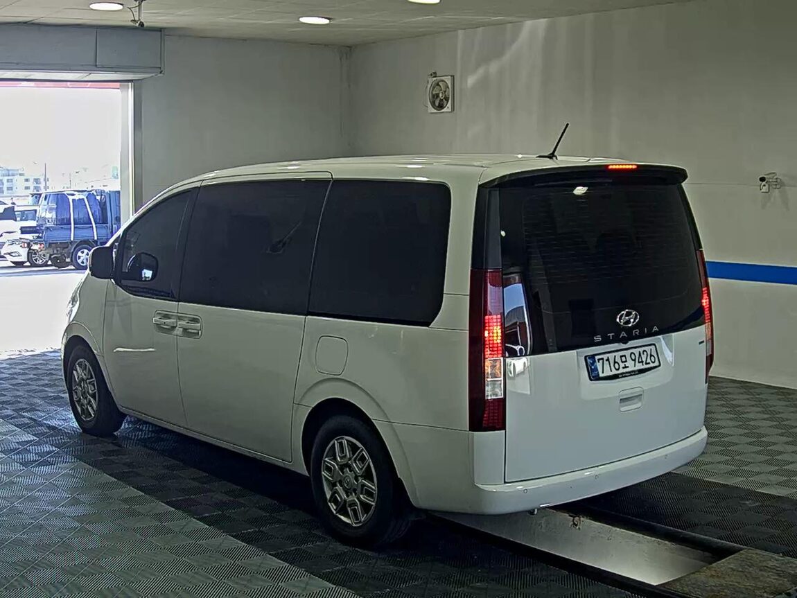 HYUNDAI STARIA 2.2 DIESEL TOURER 11-SEATER 4WD MODERN 2024 - zdjęcie 6