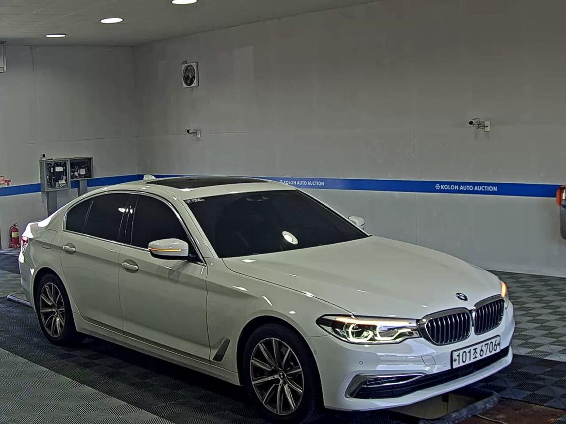 BMW 5 SERIES (7TH GEN) 530e LUXURY LINE PLUS 2020 - zdjęcie 3