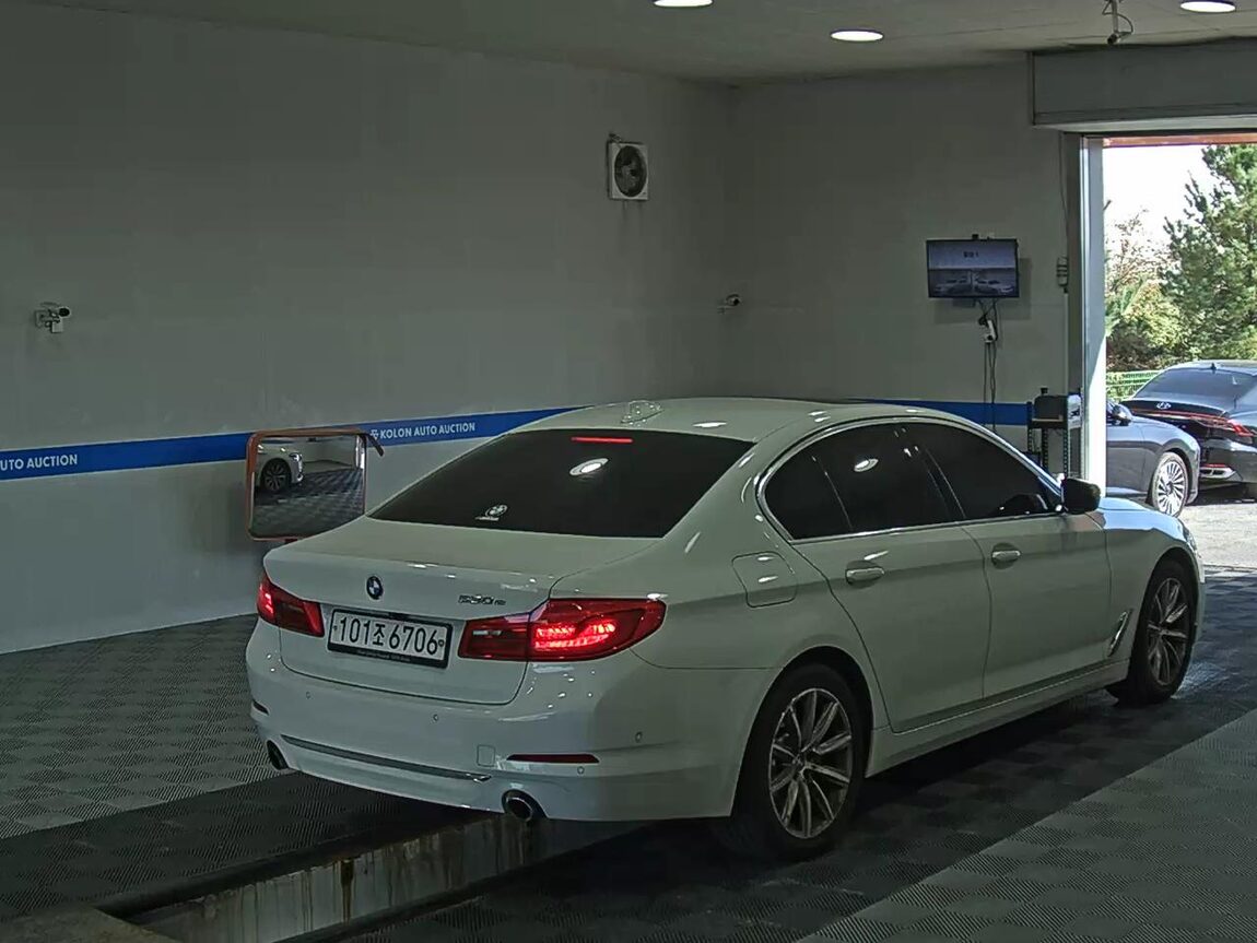 BMW 5 SERIES (7TH GEN) 530e LUXURY LINE PLUS 2020 - zdjęcie 5