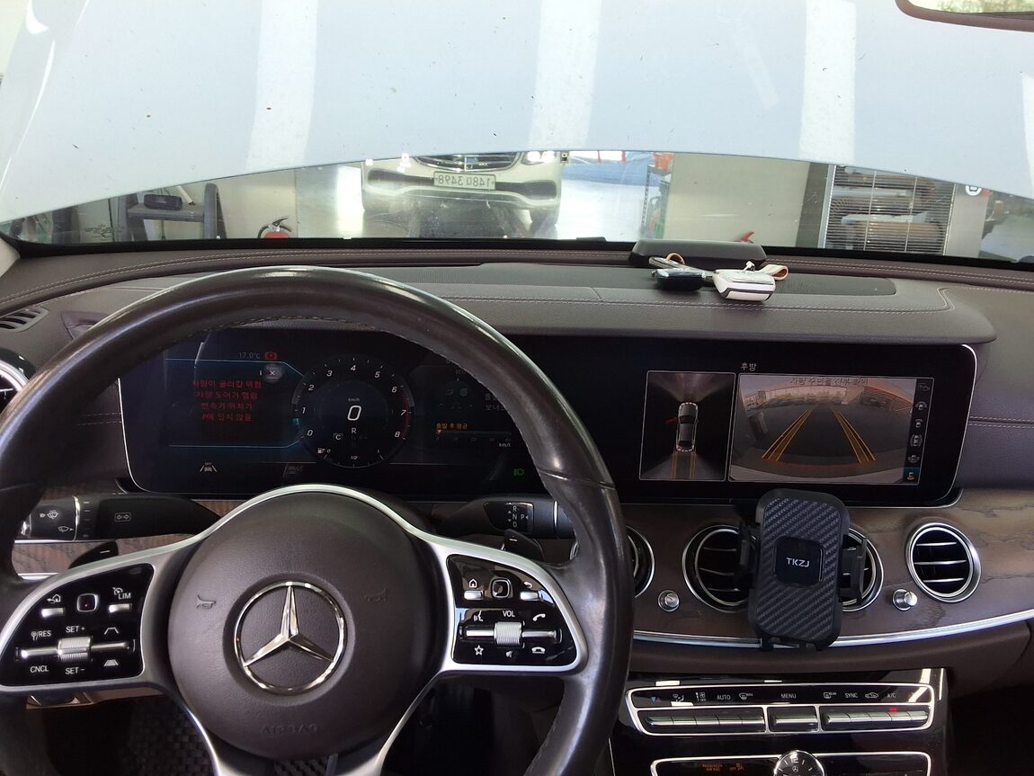 MERCEDES-BENZ E-CLASS (5TH GEN) E300 4MATIC EXCLUSIVE 2020 - zdjęcie 17