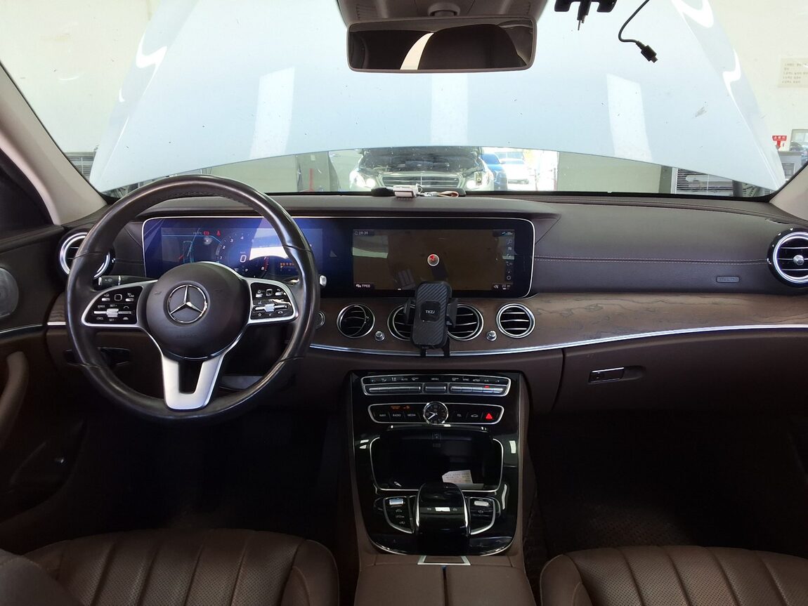 MERCEDES-BENZ E-CLASS (5TH GEN) E300 4MATIC EXCLUSIVE 2020 - zdjęcie 11