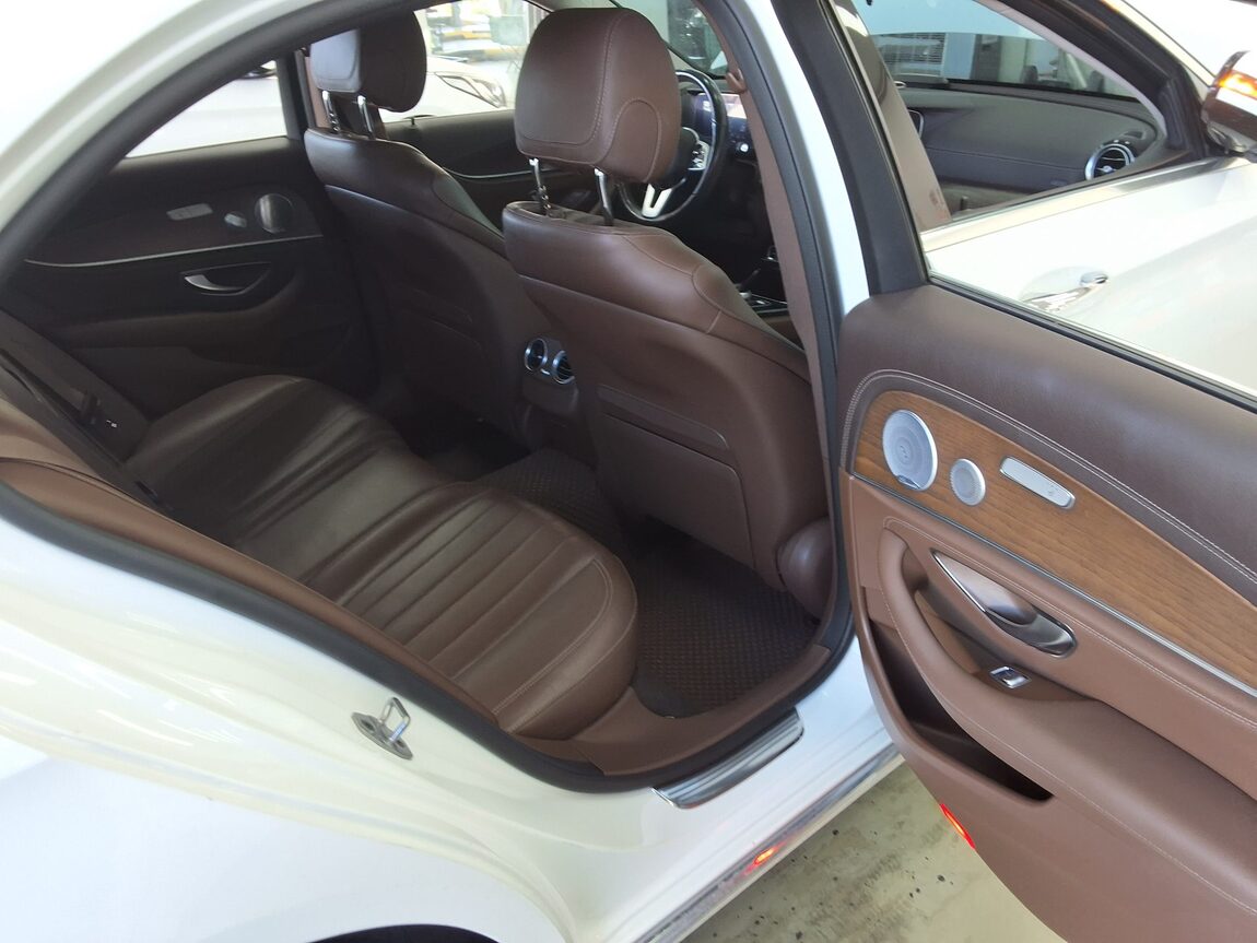 MERCEDES-BENZ E-CLASS (5TH GEN) E300 4MATIC EXCLUSIVE 2020 - zdjęcie 13