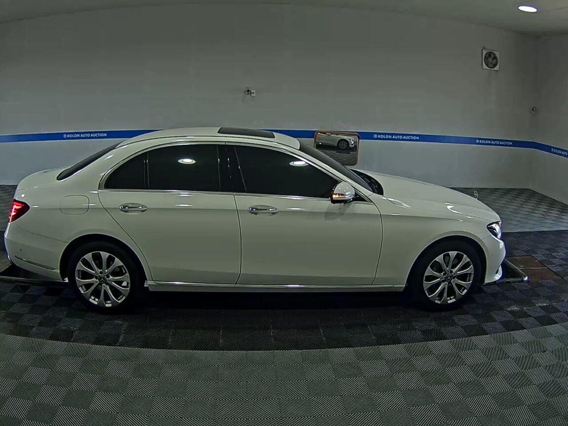 MERCEDES-BENZ E-CLASS (5TH GEN) E300 4MATIC EXCLUSIVE 2020 - zdjęcie 4