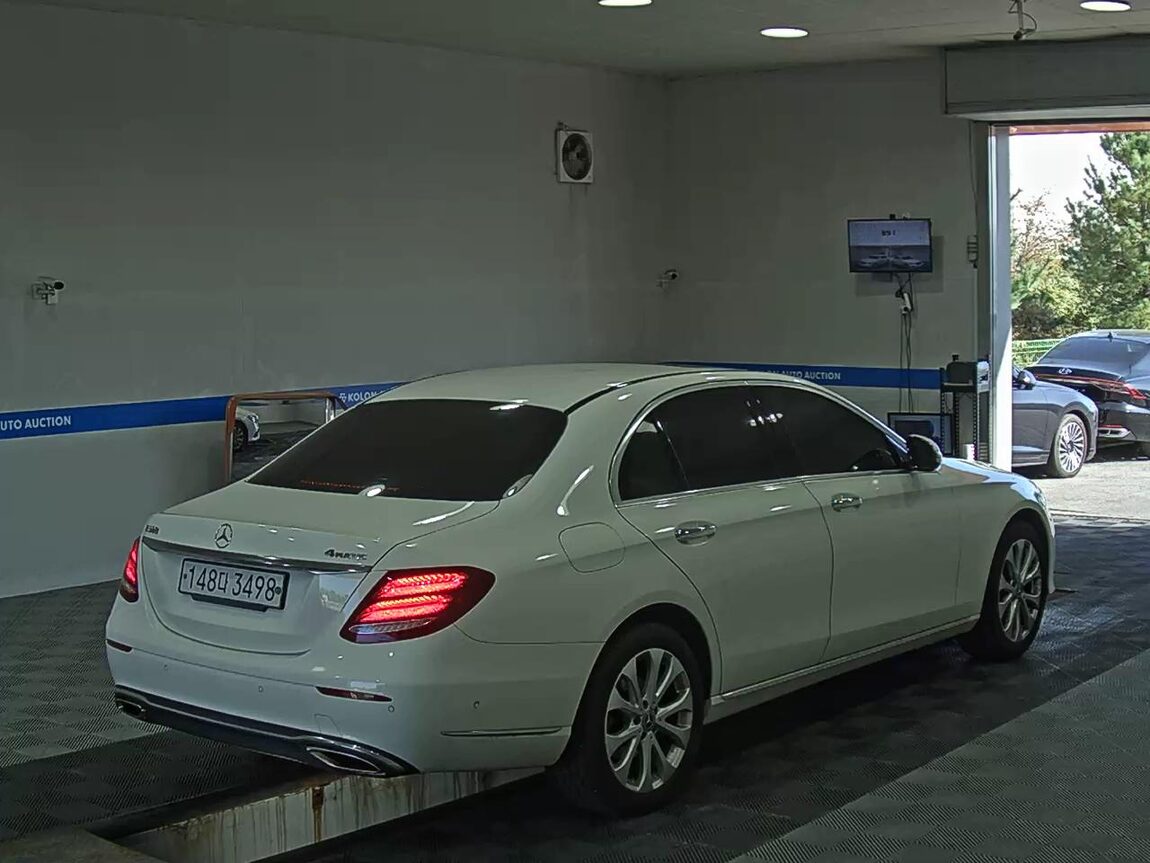 MERCEDES-BENZ E-CLASS (5TH GEN) E300 4MATIC EXCLUSIVE 2020 - zdjęcie 5
