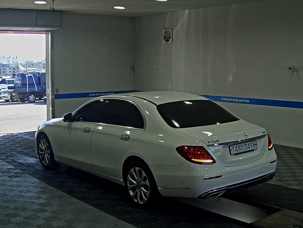 MERCEDES-BENZ E-CLASS (5TH GEN) E300 4MATIC EXCLUSIVE 2020 - zdjęcie 6