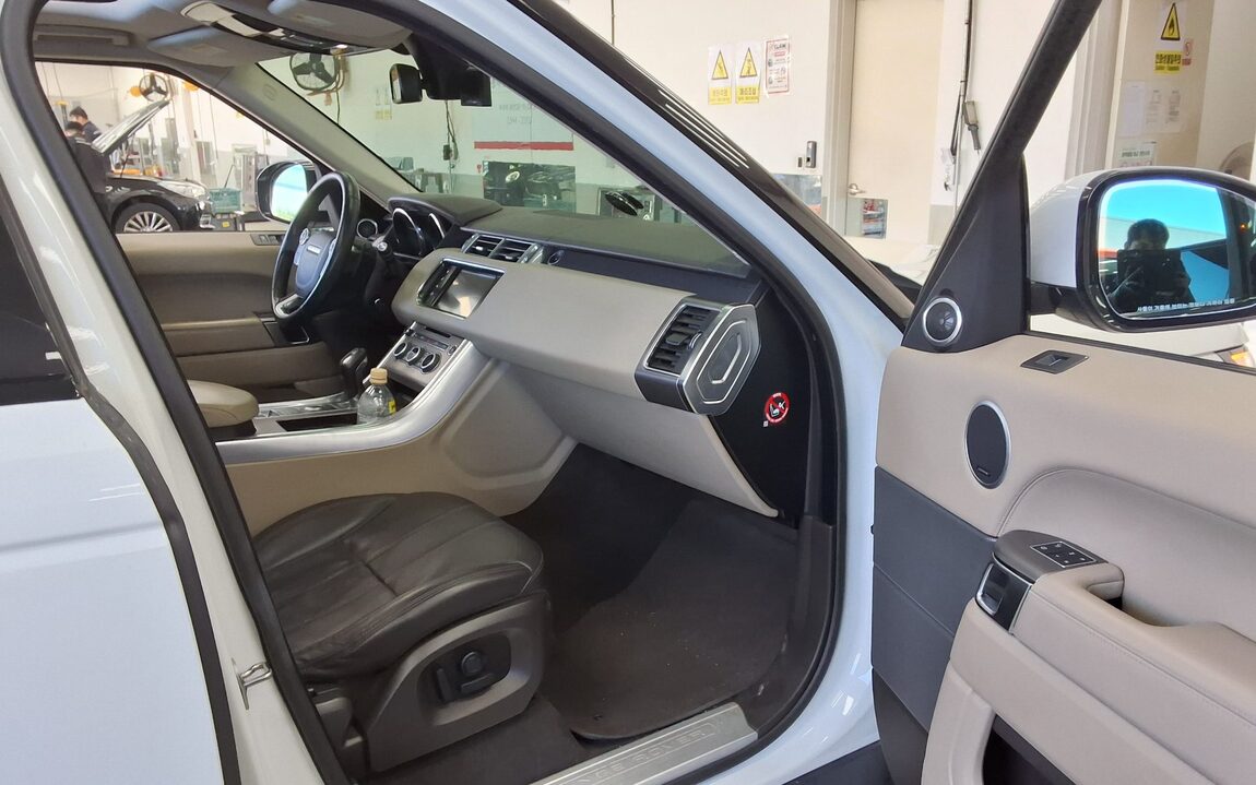 LAND ROVER RANGE ROVER SPORT (2ND GEN) 3.0 SDV6 HSE 2016 - zdjęcie 14