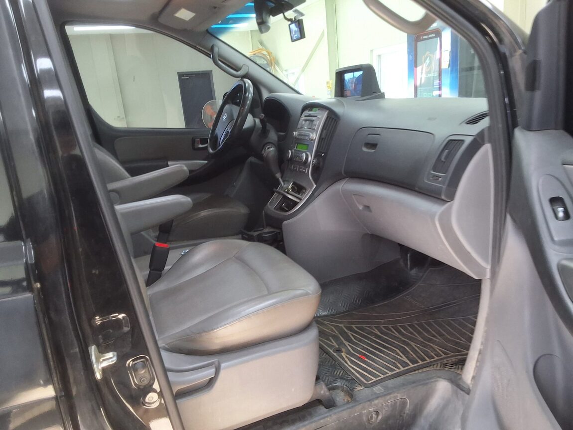 HYUNDAI GRAND STAREX 11-SEATER DIESEL CVX PREMIER 2014 - zdjęcie 15