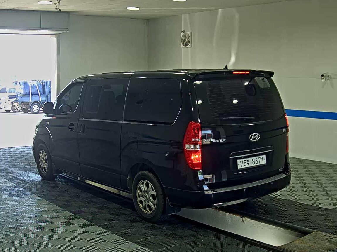 HYUNDAI GRAND STAREX 11-SEATER DIESEL CVX PREMIER 2014 - zdjęcie 6