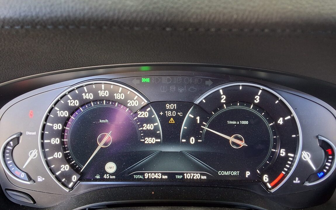 BMW 5 SERIES (7TH GEN) 520d LUXURY LINE SPECIAL 2018 - zdjęcie 9