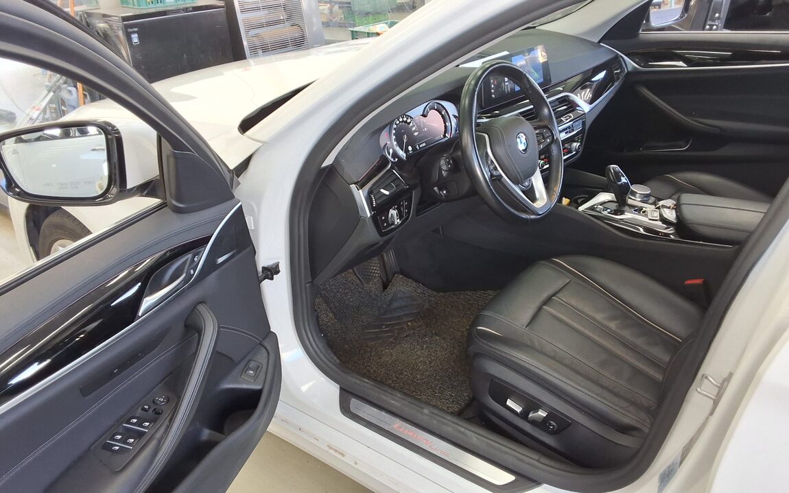 BMW 5 SERIES (7TH GEN) 520d LUXURY LINE SPECIAL 2018 - zdjęcie 10