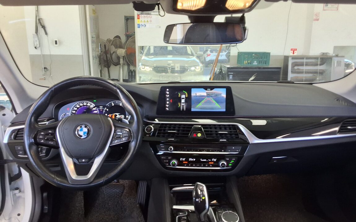 BMW 5 SERIES (7TH GEN) 520d LUXURY LINE SPECIAL 2018 - zdjęcie 11