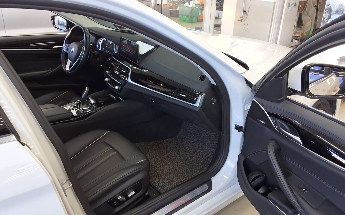 BMW 5 SERIES (7TH GEN) 520d LUXURY LINE SPECIAL 2018 - zdjęcie 14