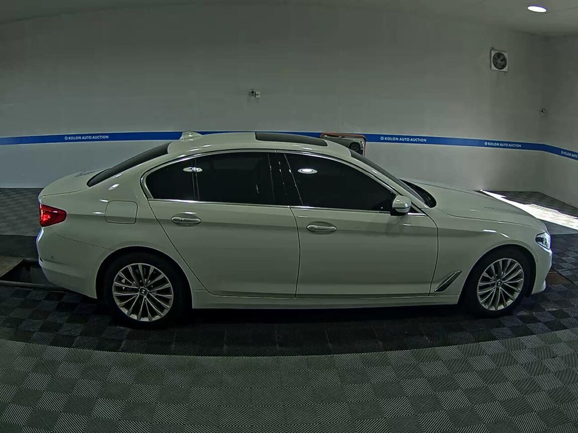 BMW 5 SERIES (7TH GEN) 520d LUXURY LINE SPECIAL 2018 - zdjęcie 4