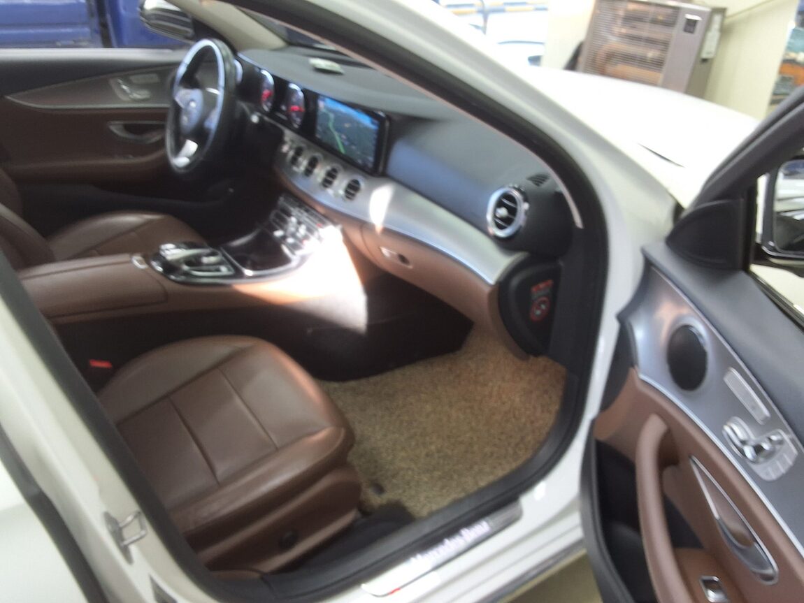 MERCEDES-BENZ E-CLASS (5TH GEN) E200 AVANTGARDE 2017 - zdjęcie 15