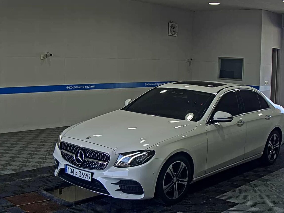 MERCEDES-BENZ E-CLASS (5TH GEN) E200 AVANTGARDE 2017 - zdjęcie 2