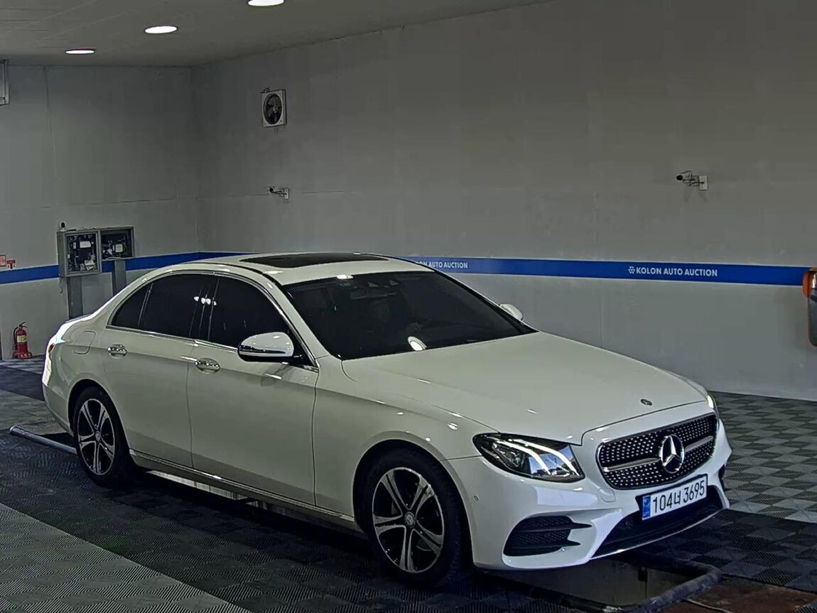 MERCEDES-BENZ E-CLASS (5TH GEN) E200 AVANTGARDE 2017 - zdjęcie 3
