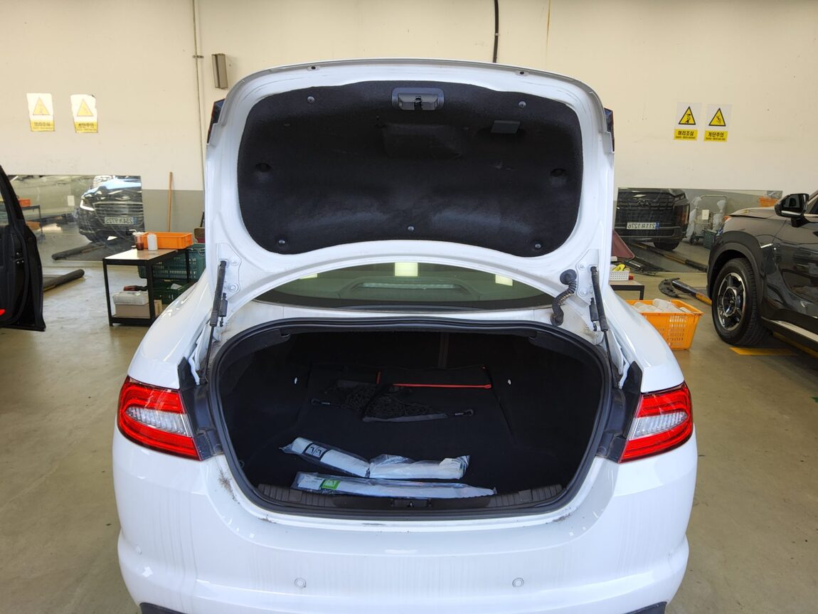 JAGUAR XF 3.0D V6 LUXURY 2013 - zdjęcie 15