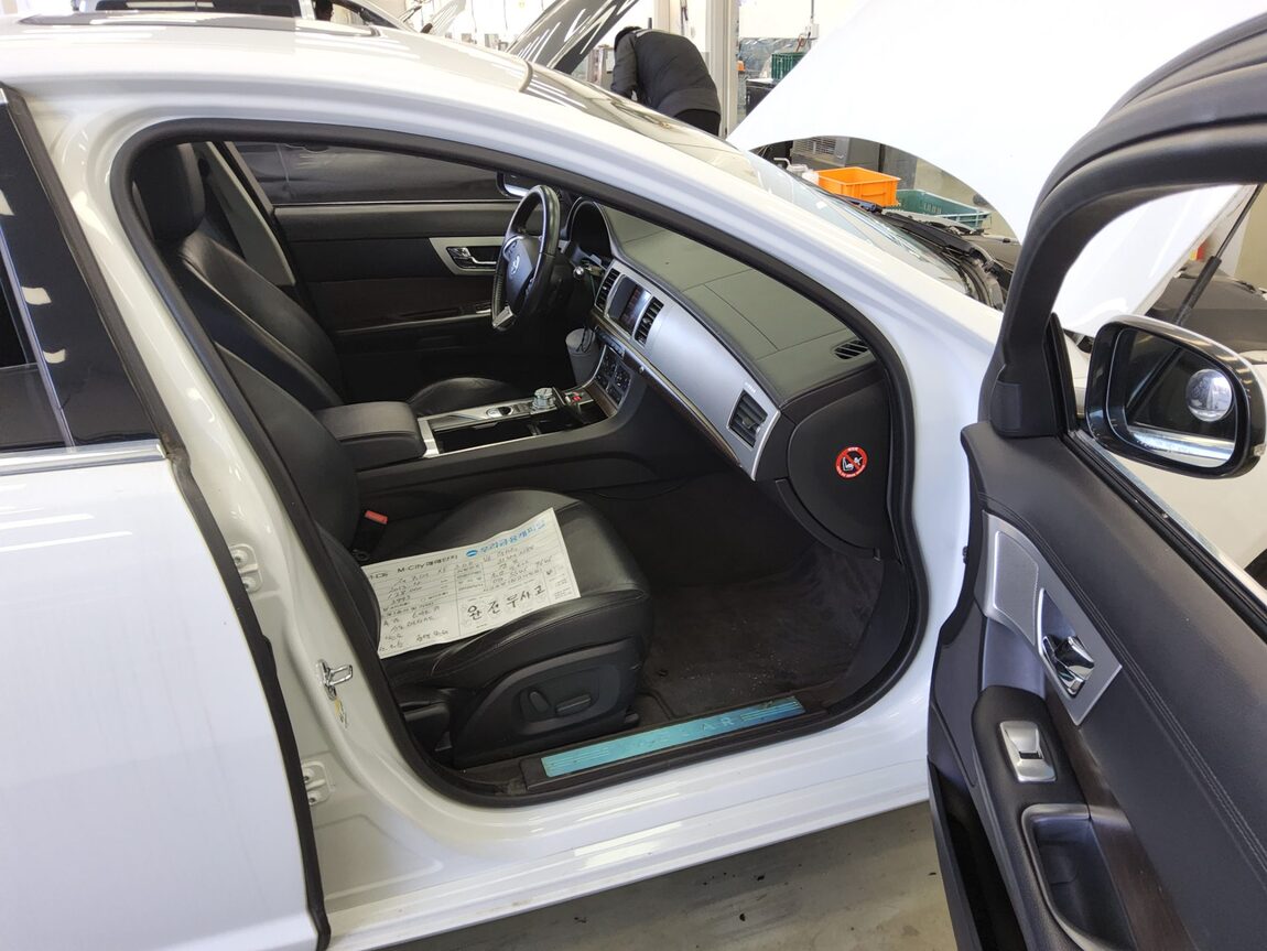 JAGUAR XF 3.0D V6 LUXURY 2013 - zdjęcie 14