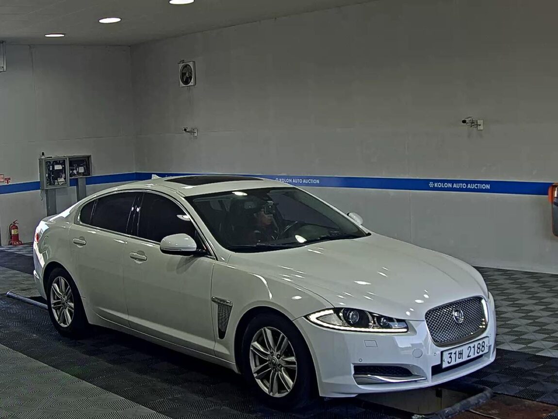 JAGUAR XF 3.0D V6 LUXURY 2013 - zdjęcie 3