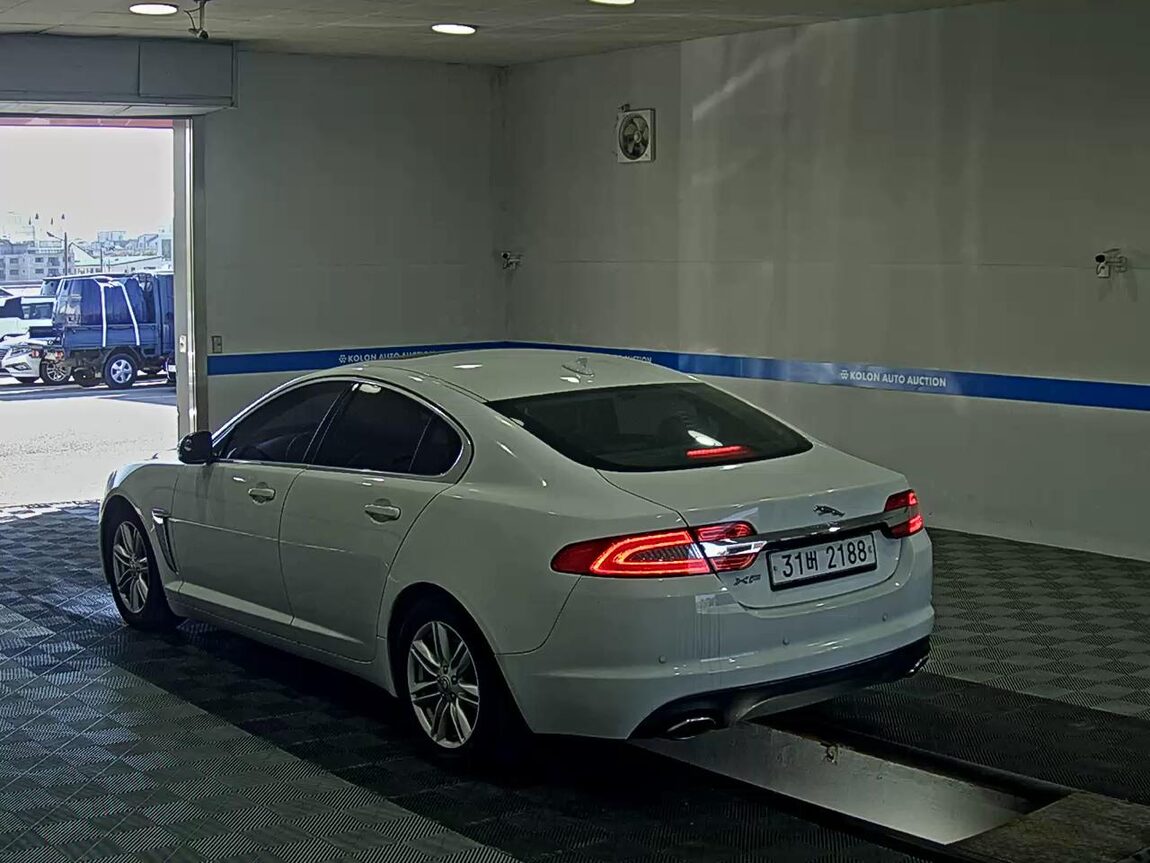 JAGUAR XF 3.0D V6 LUXURY 2013 - zdjęcie 6