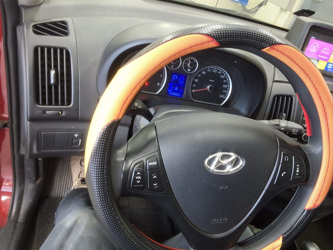 HYUNDAI i30 1.6 VVT DELUXE 2009 - zdjęcie 23