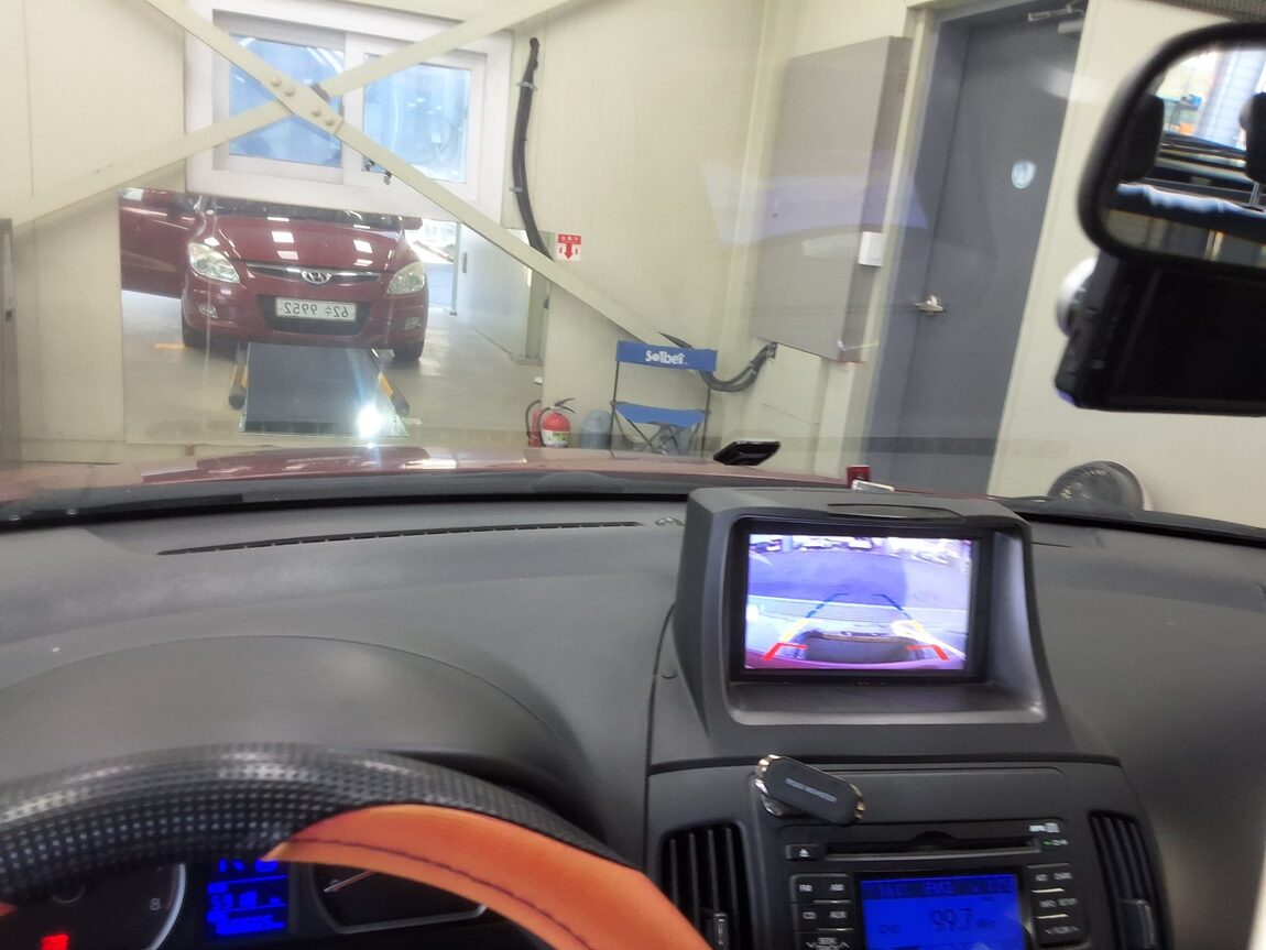 HYUNDAI i30 1.6 VVT DELUXE 2009 - zdjęcie 25