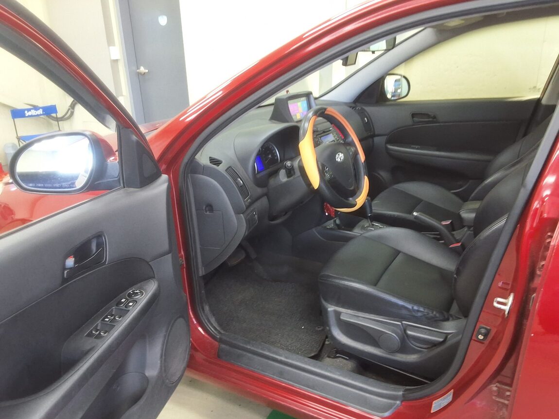 HYUNDAI i30 1.6 VVT DELUXE 2009 - zdjęcie 11