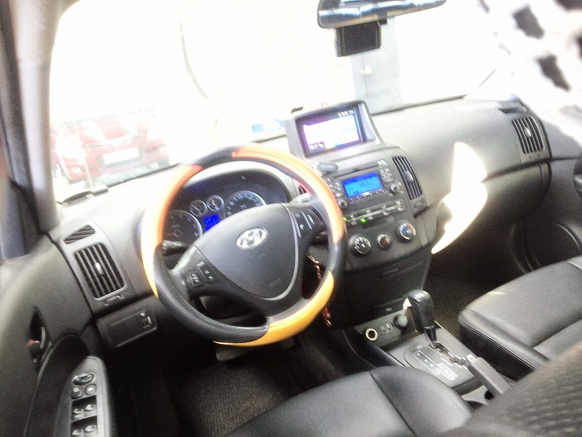 HYUNDAI i30 1.6 VVT DELUXE 2009 - zdjęcie 12