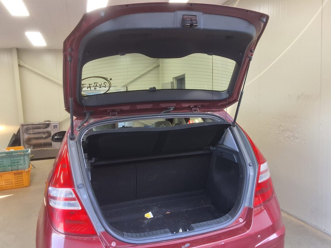 HYUNDAI i30 1.6 VVT DELUXE 2009 - zdjęcie 16