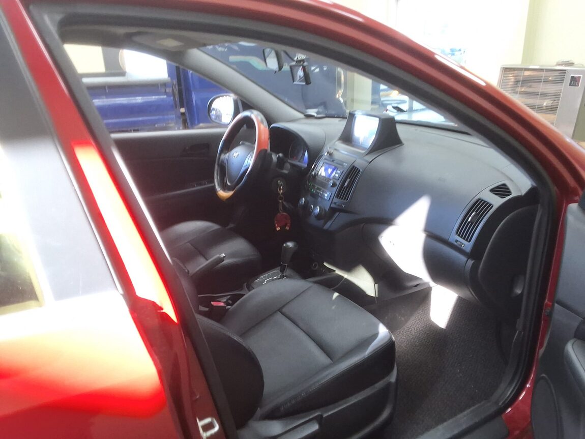 HYUNDAI i30 1.6 VVT DELUXE 2009 - zdjęcie 15