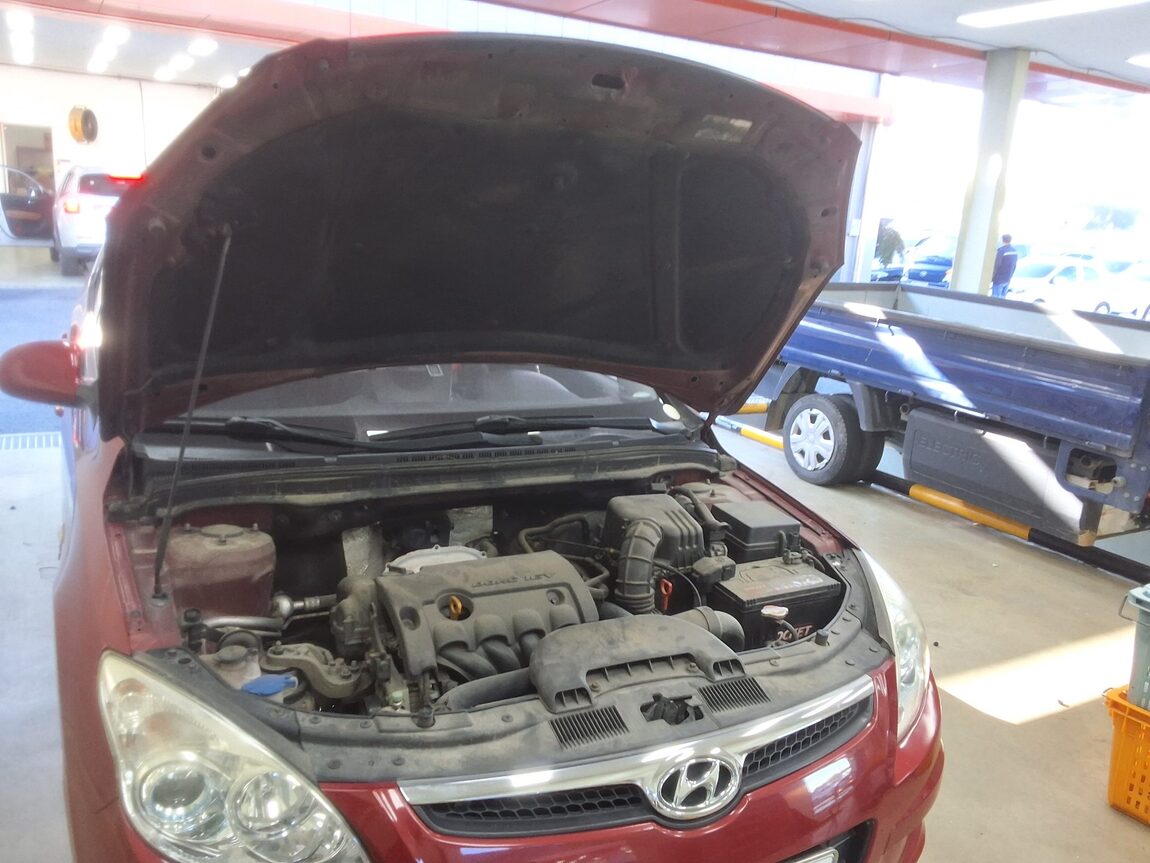 HYUNDAI i30 1.6 VVT DELUXE 2009 - zdjęcie 18