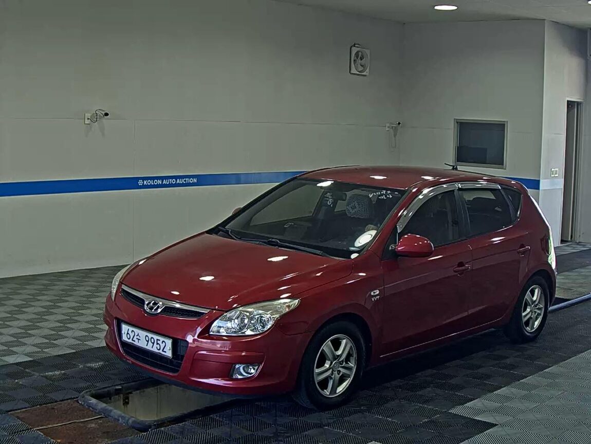 HYUNDAI i30 1.6 VVT DELUXE 2009 - zdjęcie 2
