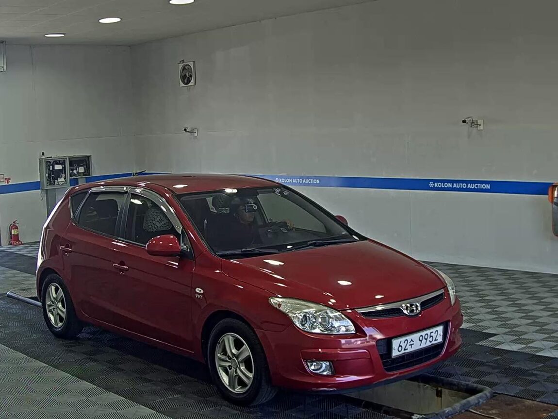 HYUNDAI i30 1.6 VVT DELUXE 2009 - zdjęcie 3