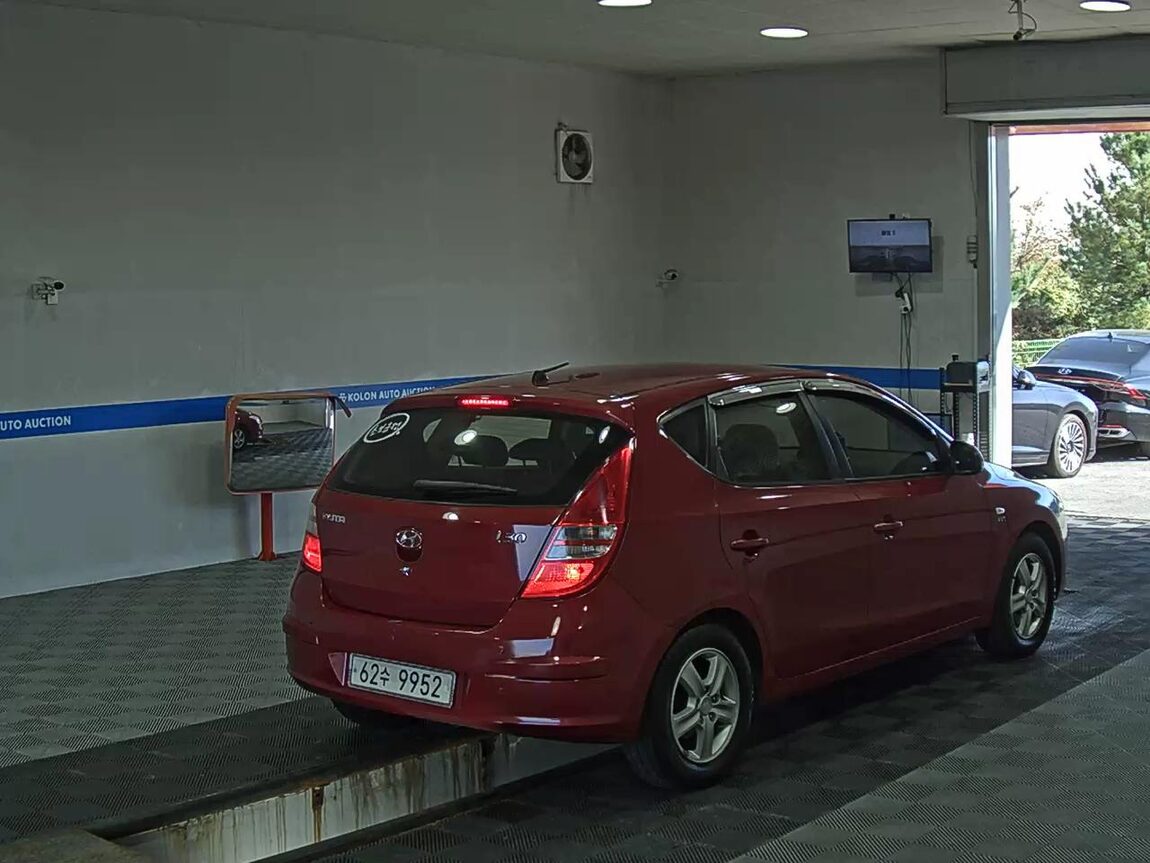 HYUNDAI i30 1.6 VVT DELUXE 2009 - zdjęcie 5