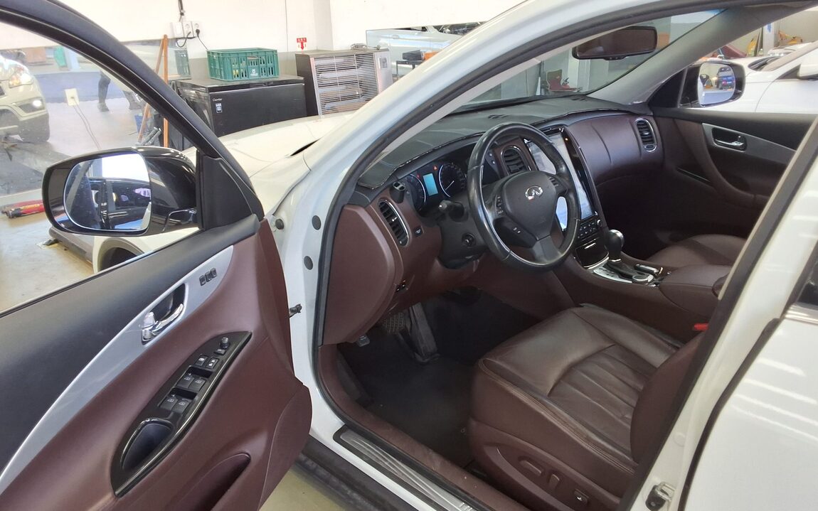 INFINITI QX50 3.7 AWD 2016 - zdjęcie 10
