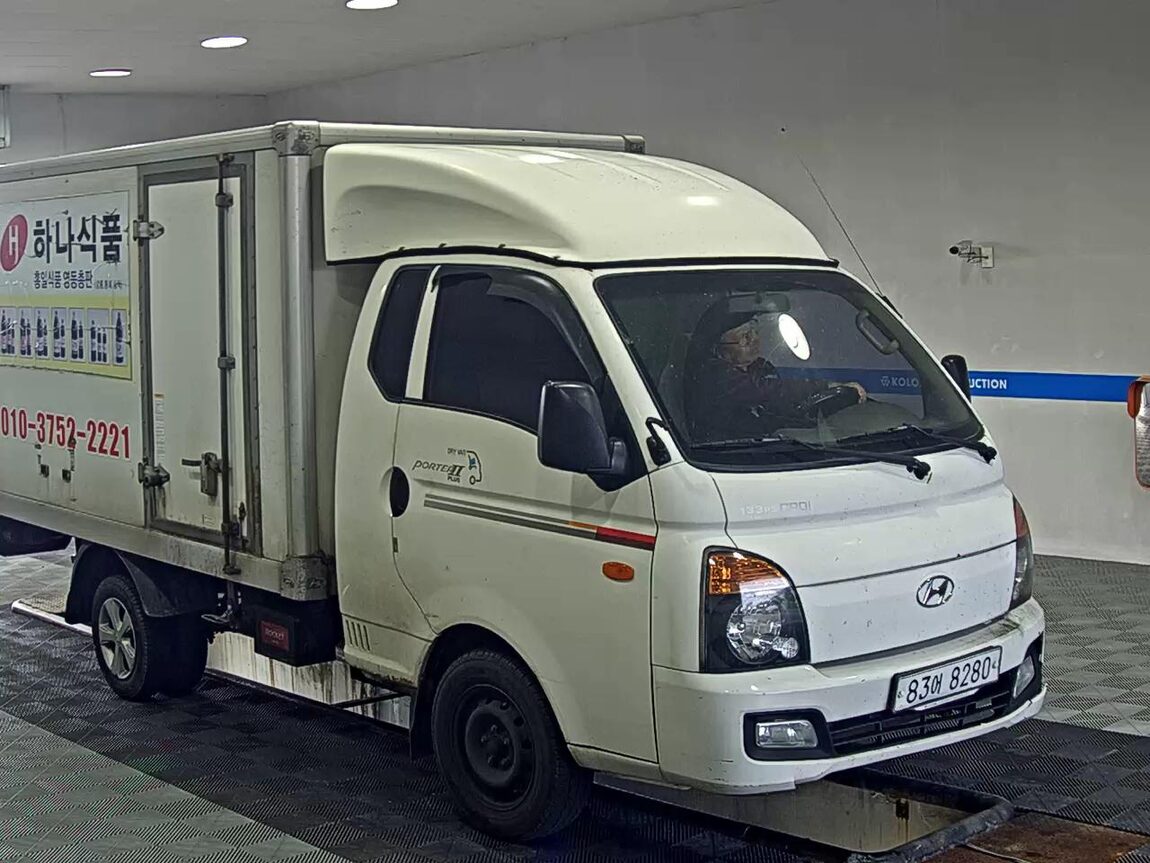 HYUNDAI PORTER II BUILT-IN BOX TRUCK SUPER CAB 2017 - zdjęcie 3