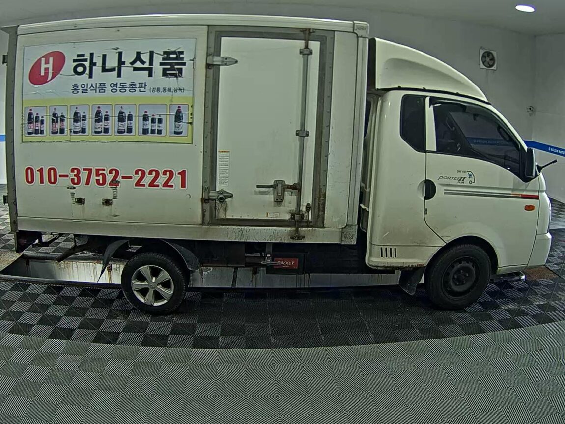 HYUNDAI PORTER II BUILT-IN BOX TRUCK SUPER CAB 2017 - zdjęcie 4