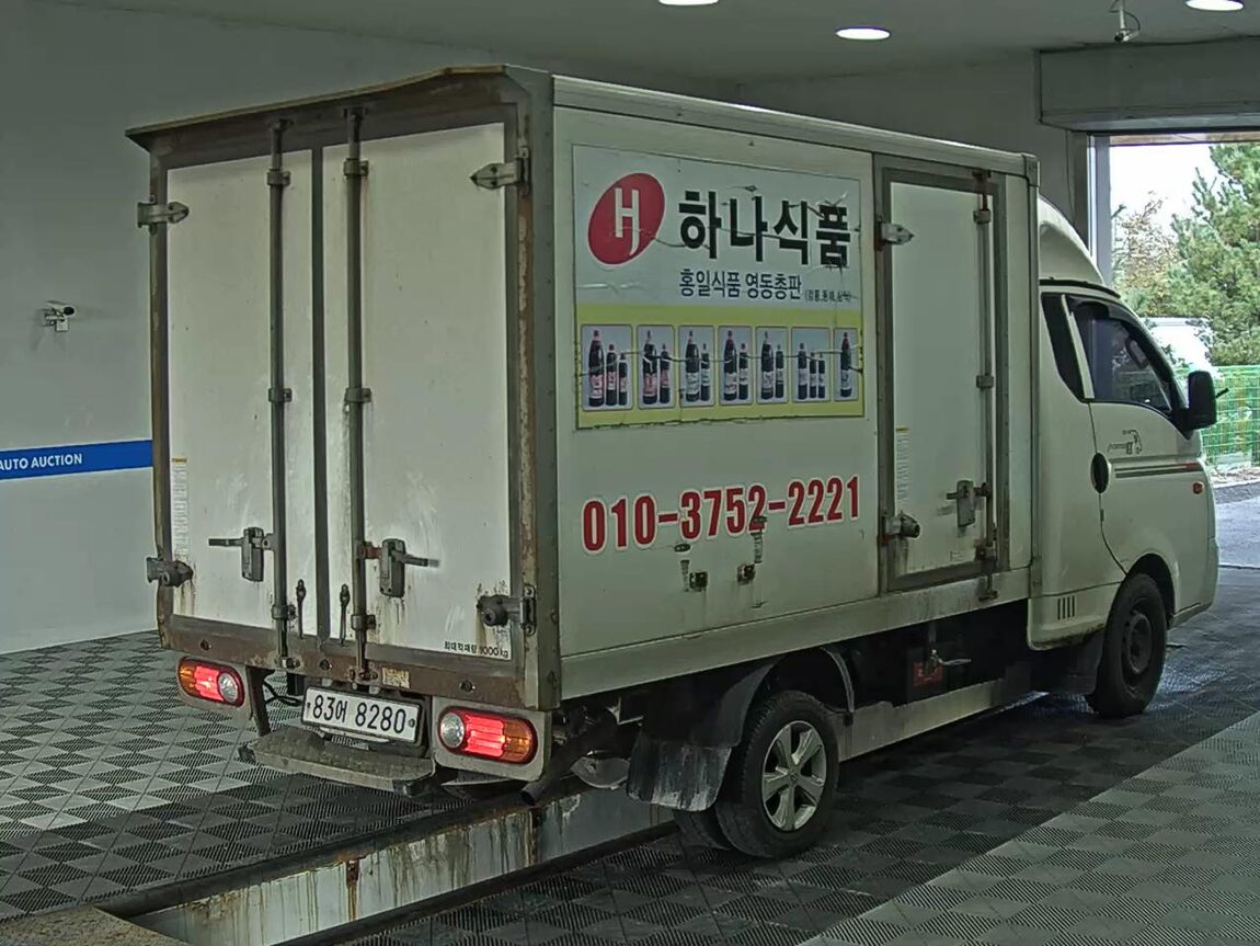 HYUNDAI PORTER II BUILT-IN BOX TRUCK SUPER CAB 2017 - zdjęcie 5