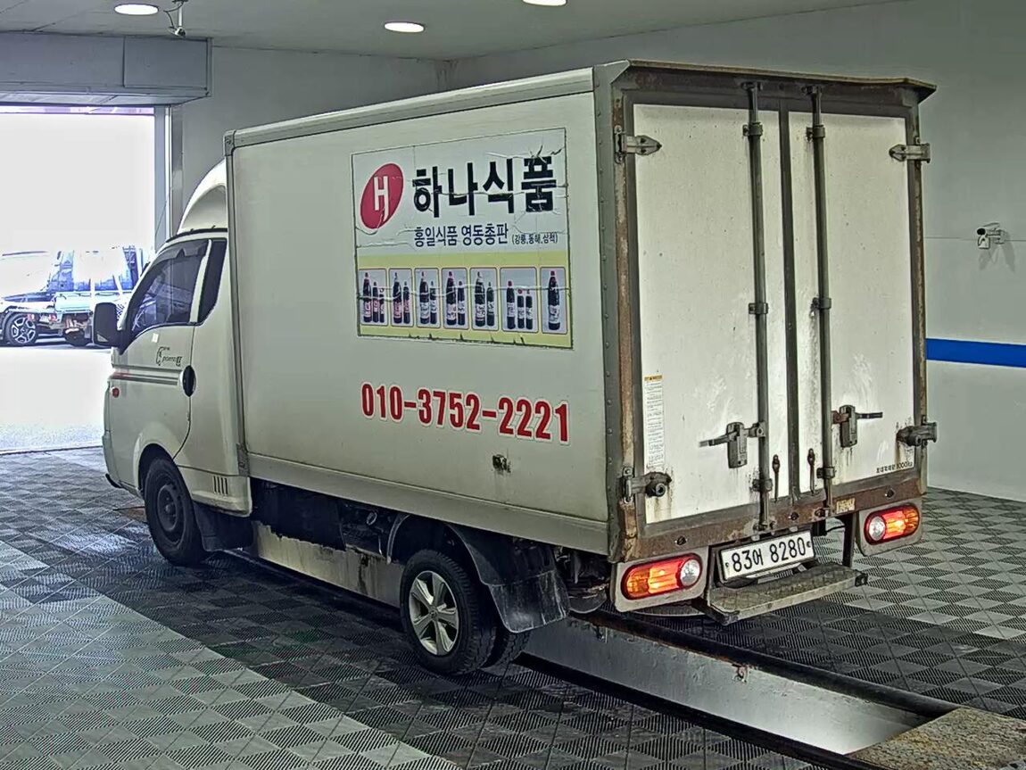 HYUNDAI PORTER II BUILT-IN BOX TRUCK SUPER CAB 2017 - zdjęcie 6