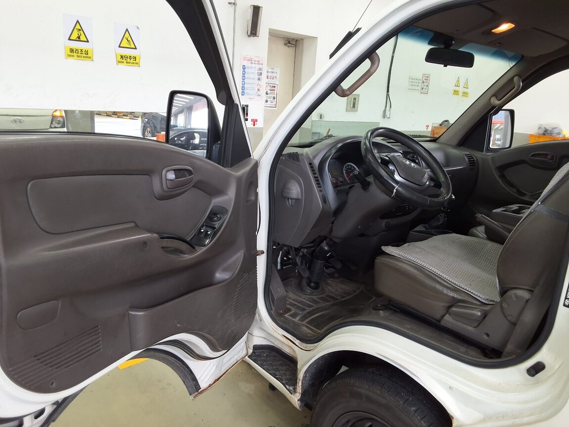 HYUNDAI PORTER II BUILT-IN BOX TRUCK SUPER CAB 2017 - zdjęcie 10