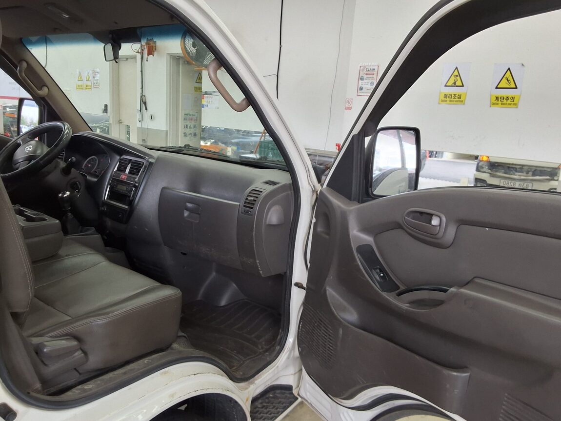 HYUNDAI PORTER II BUILT-IN BOX TRUCK SUPER CAB 2017 - zdjęcie 11