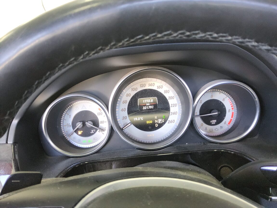 MERCEDES-BENZ E-CLASS (4TH GEN) E220 CDI AVANTGARDE 2014 - zdjęcie 9