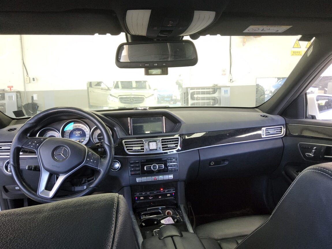 MERCEDES-BENZ E-CLASS (4TH GEN) E220 CDI AVANTGARDE 2014 - zdjęcie 11