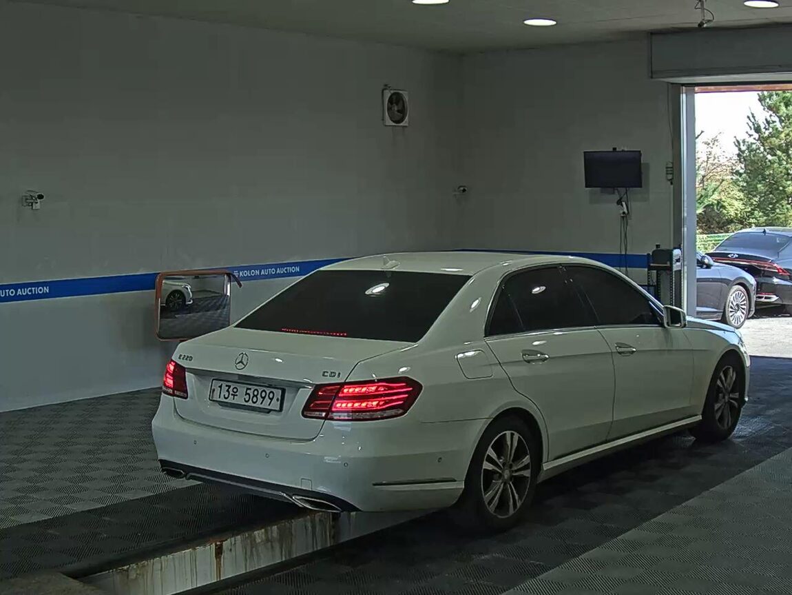 MERCEDES-BENZ E-CLASS (4TH GEN) E220 CDI AVANTGARDE 2014 - zdjęcie 5