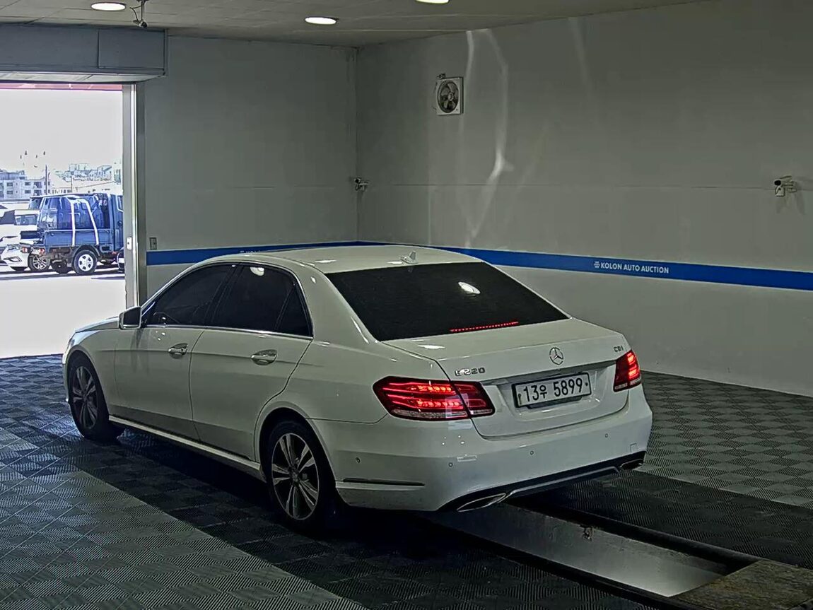 MERCEDES-BENZ E-CLASS (4TH GEN) E220 CDI AVANTGARDE 2014 - zdjęcie 6