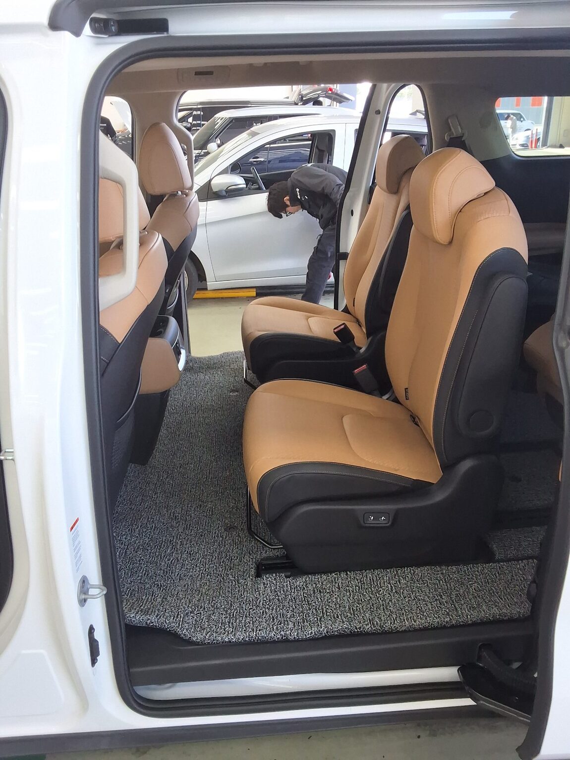 KIA NEW CARNIVAL (KA4) 9-SEATER GASOLINE PRESTIGE 2023 - zdjęcie 12