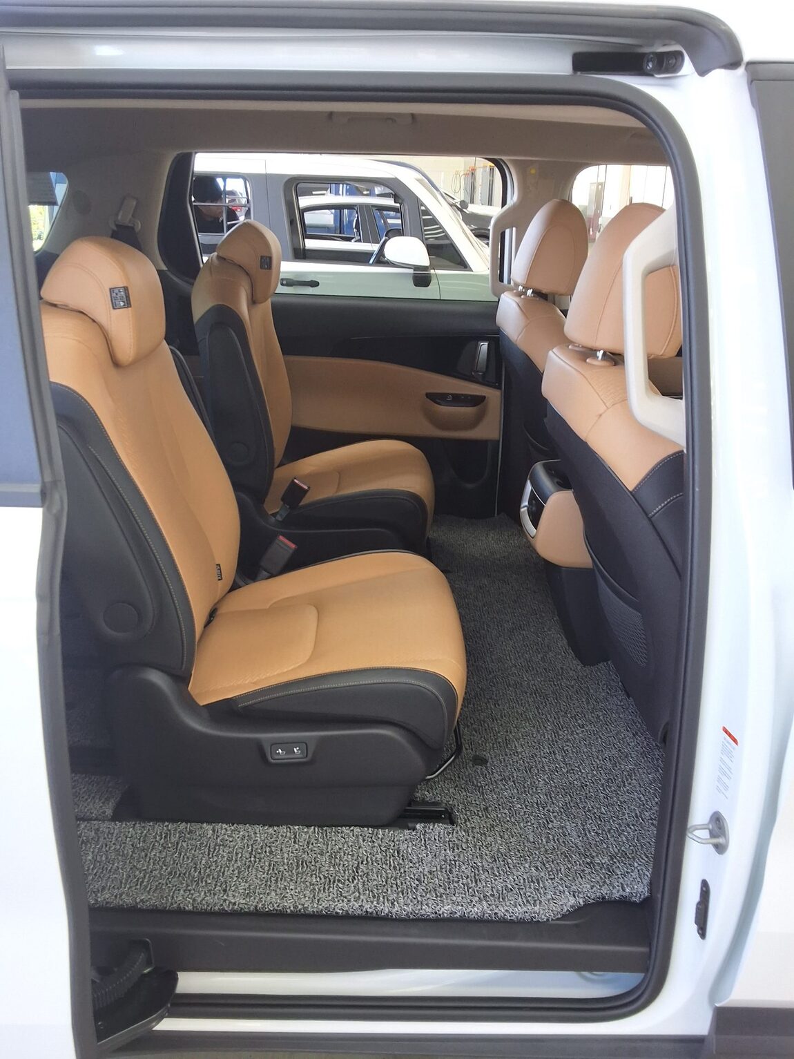 KIA NEW CARNIVAL (KA4) 9-SEATER GASOLINE PRESTIGE 2023 - zdjęcie 13