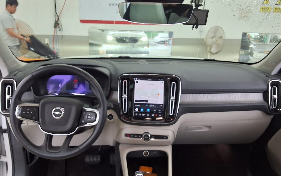 VOLVO XC40 2.0 B4 AWD ULTIMATE BRIGHT 2024 - zdjęcie 11